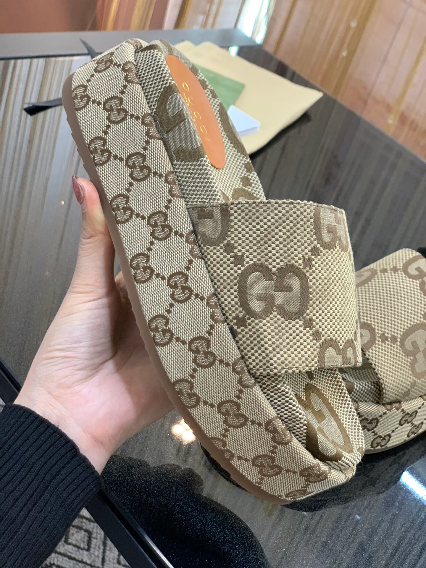 👟👟Ex-factory price 360🌈🌈 Women's shoe factory Gucci North Face Co-branded 2022/spring and summer new couple style electric embroidered thick-soled slippers are now online. Series —————————————— Perfect interpretation! The original development supports any comparison in the market! Carefully crafted materials! Months in the making! The pattern is extremely beautiful! Unique charm. The fabric is made from the original one-to-one ratio! Flash sale market free version! The thorn lines and three-dimensional effect are full! High-end and high-end ꫛꫀꪝ Go➫ Materials: ❶Upper: Double G electric embroidery environmentally friendly washed denim fabric ❷Foot pads: imported sheepskin ❸Outsole! Original outsole ........................................ ♡Size: 35-43